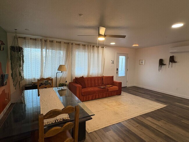 380 Utah Ave in Hildale, UT - Foto de edificio - Building Photo