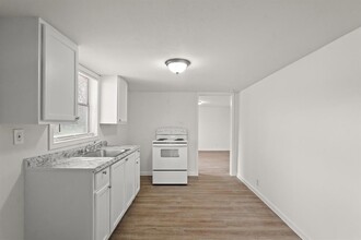 105 W Linney St in Dayton, TX - Building Photo - Building Photo