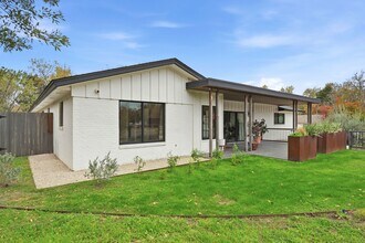 1005 Cogbill St in Austin, TX - Building Photo - Building Photo