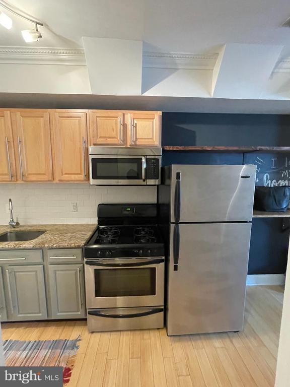 property at 550 Hobart Pl NW