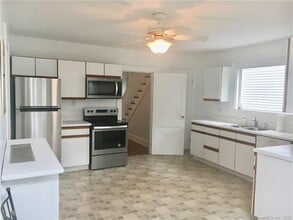 359 West Ave in Darien, CT - Building Photo - Building Photo