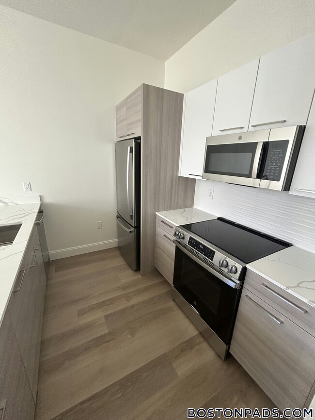 1079 Commonwealth Ave, Unit 308 in Boston, MA - Foto de edificio - Building Photo