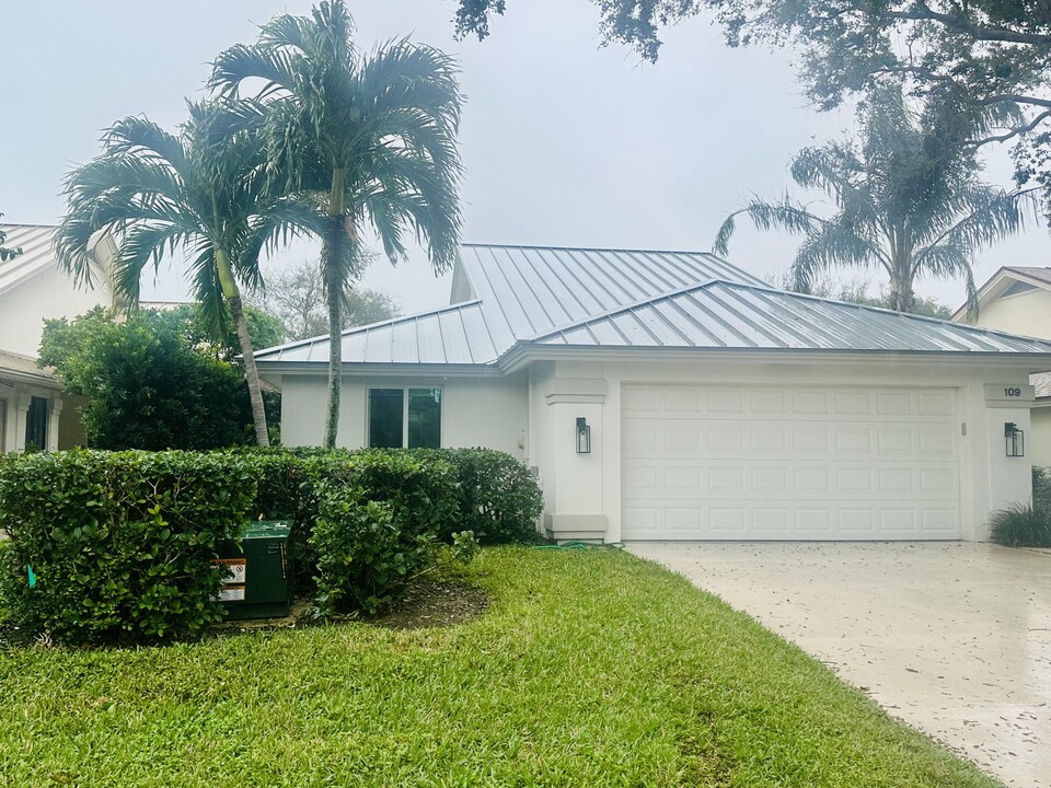 109 Harbourside Cir in Jupiter, FL - Foto de edificio