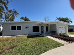 941 Palm Dr in Belleair Beach, FL - Building Photo - Building Photo