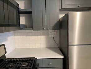 1315 E Elmdale Ct in Shorewood, WI - Foto de edificio - Building Photo