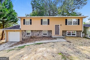 2239 Cherokee Valley Cir in Lithonia, GA - Building Photo