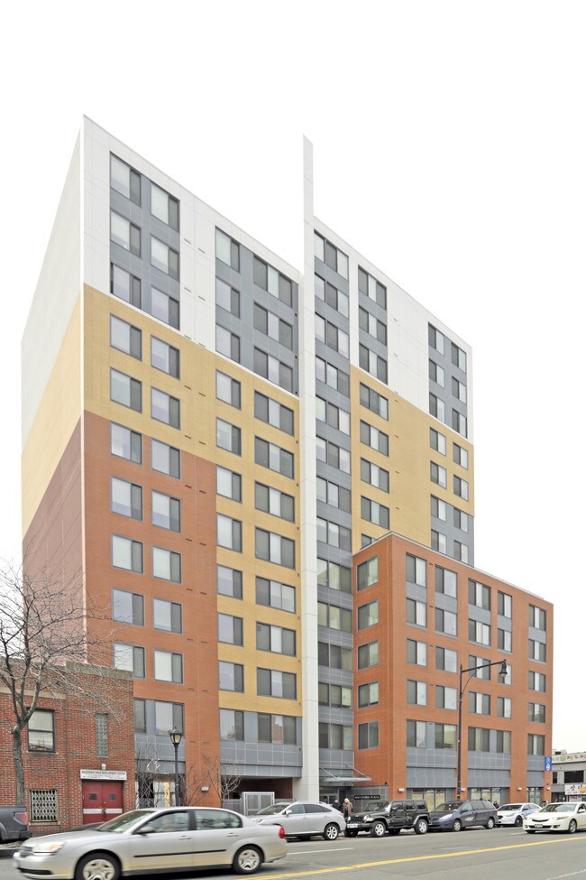 3702 Union St in Flushing, NY - Foto de edificio - Building Photo