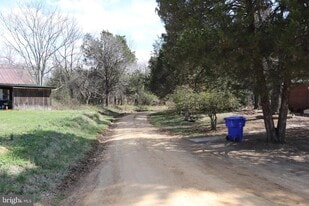 9540 Greenfield Rd in La Plata, MD - Building Photo