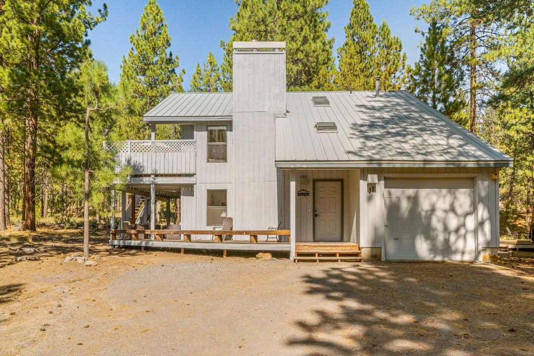 57058 Deer Ln in Sunriver, OR - Building Photo