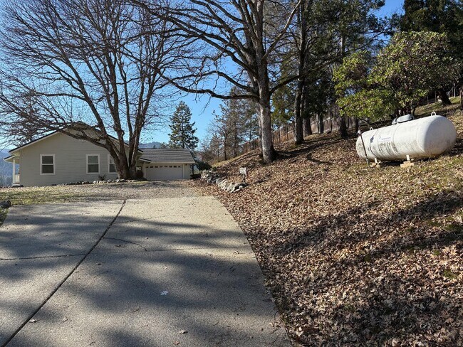 31 Town Reservoir Rd in Weaverville, CA - Building Photo - Building Photo