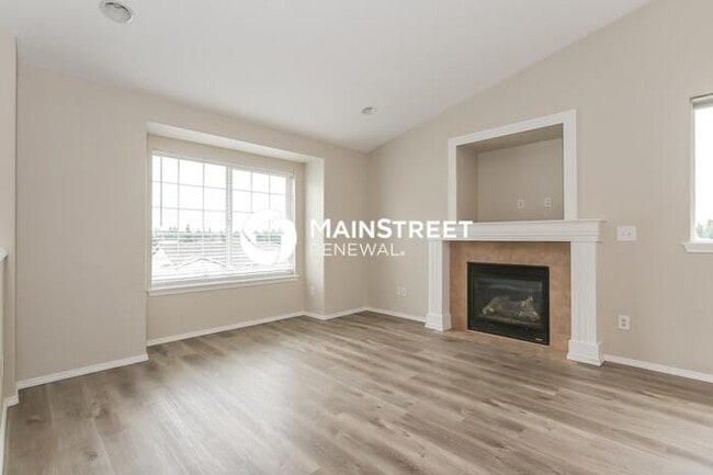 1417 200th St Ct E in Spanaway, WA - Foto de edificio - Building Photo