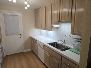 11311 Tampa Ave in Los Angeles, CA - Building Photo - Building Photo