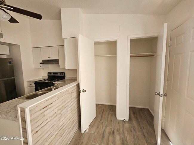 302 S Westfall Ave in Tempe, AZ - Building Photo - Building Photo