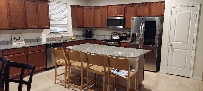 8858 Conway Rd in Polk City, FL - Foto de edificio - Building Photo