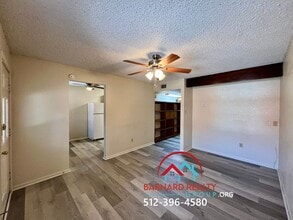 1223 Hopkins St in San Marcos, TX - Building Photo - Building Photo