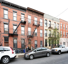 658 Henry St in Brooklyn, NY - Building Photo - Building Photo