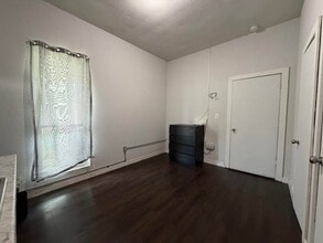 1211 W Park Ave in Orange, TX - Building Photo - Building Photo