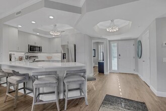 420 Cove Tower Dr in Naples, FL - Building Photo - Building Photo