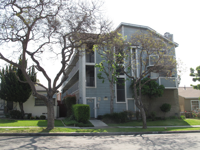 1732 GLADYS Ave in Long Beach, CA - Building Photo - Building Photo