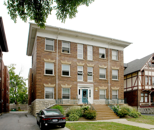 385 Elmwood Ave in Buffalo, NY - Building Photo - Building Photo