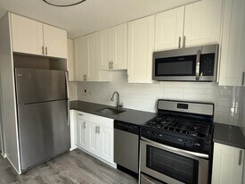 6651 N California Ave, Unit #2 in Chicago, IL - Building Photo