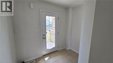 11 Armes St in Hamilton, ON - Building Photo - Building Photo