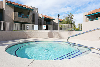 Kachina Apartments in Chandler, AZ - Foto de edificio - Building Photo