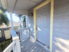 5012 Avenue K, Unit REAR 1 in Galveston, TX - Foto de edificio - Building Photo