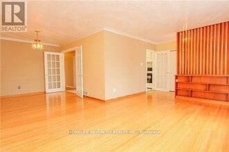 31 Lakeland Dr in Toronto, ON - Building Photo - Building Photo