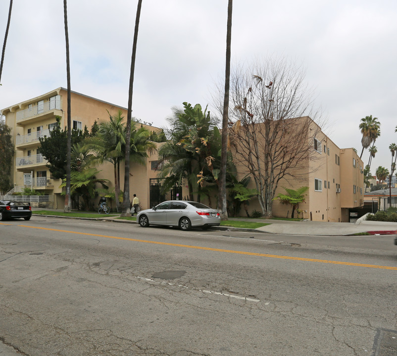 530 S Normandie Ave in Los Angeles, CA - Foto de edificio
