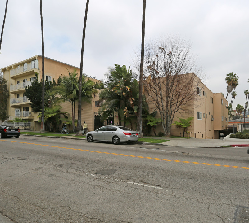 530 S Normandie Ave in Los Angeles, CA - Building Photo