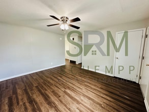 5616 Lagoona Dr in Louisville, KY - Foto de edificio - Building Photo