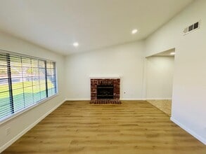 2730 W Avenue K4 in Lancaster, CA - Building Photo - Building Photo