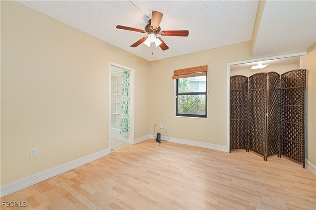 property at 975 Palm View Dr