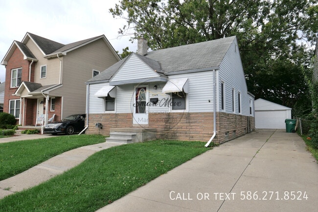 22449 Lambrecht Ave in Eastpointe, MI - Building Photo - Building Photo