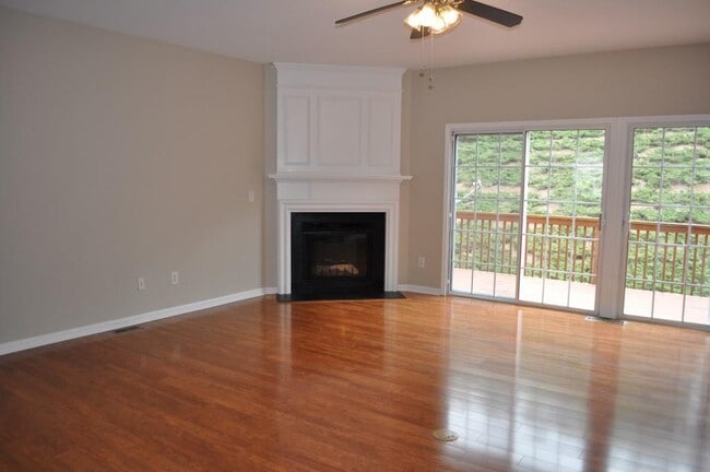 1022 Thornborough Dr in Alpharetta, GA - Building Photo - Building Photo