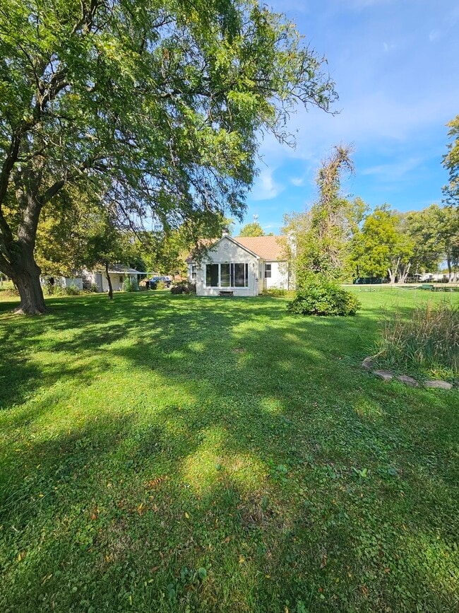28243 W Fox River Rd in Cary, IL - Building Photo - Building Photo