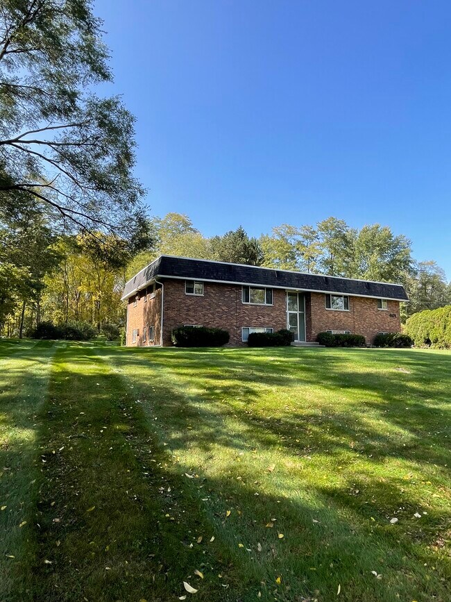 4671 Winding Way, Unit APT 4 in Kalamazoo, MI - Building Photo - Building Photo