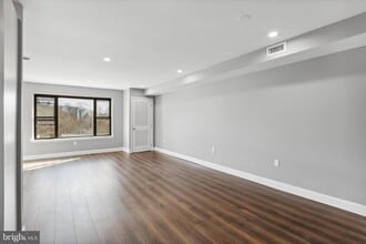 296 Greenough St in Philadelphia, PA - Building Photo - Building Photo