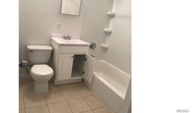 108 Grove St-Unit -2B in Hempstead, NY - Building Photo - Building Photo