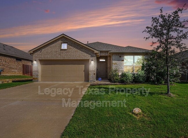 1912 Albany Ln in Cleburne, TX - Building Photo - Building Photo