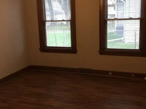 2128 Bellevue Ave in Bettendorf, IA - Building Photo - Building Photo