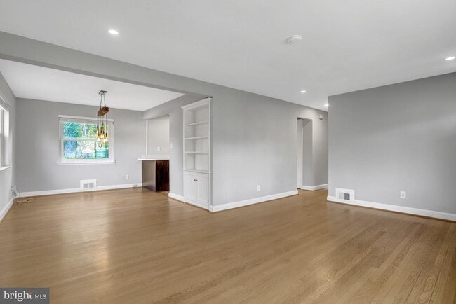 3713 Lockwood Ln in Annandale, VA - Foto de edificio - Building Photo