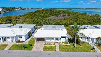 909 Spanish Dr N in Longboat Key, FL - Building Photo