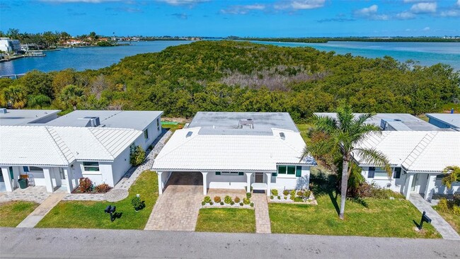 property at 909 Spanish Dr N