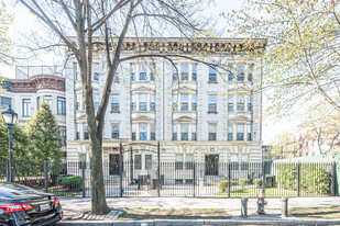 636 Eastern Pky in Brooklyn, NY - Building Photo