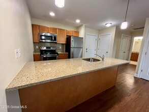 60 Weibel Ave-Unit -3HP305 in Saratoga Springs, NY - Building Photo - Building Photo