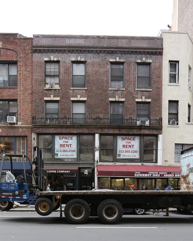 1043-1045 Lexington Ave in New York, NY - Foto de edificio - Building Photo