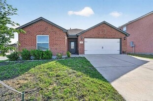 523 Bennie Leonard St in Venus, TX - Building Photo