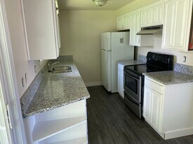 4485 Monroe Ave NE in Salem, OR - Building Photo